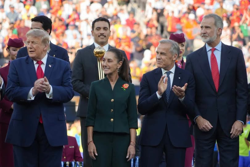 Donald Trump, Mark Carney y Claudia Sheinbaum en la Final del Mundial 2026.jpg